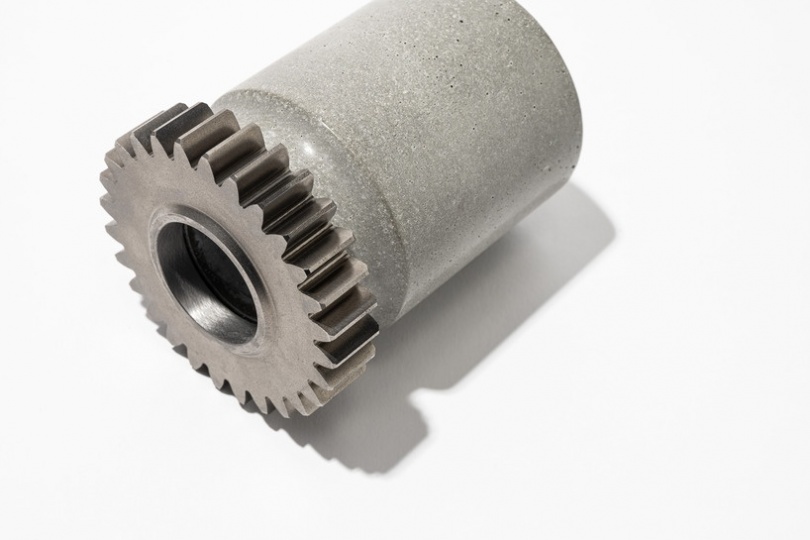 Сигэя Мията создал предметы декора из мотозапчастей