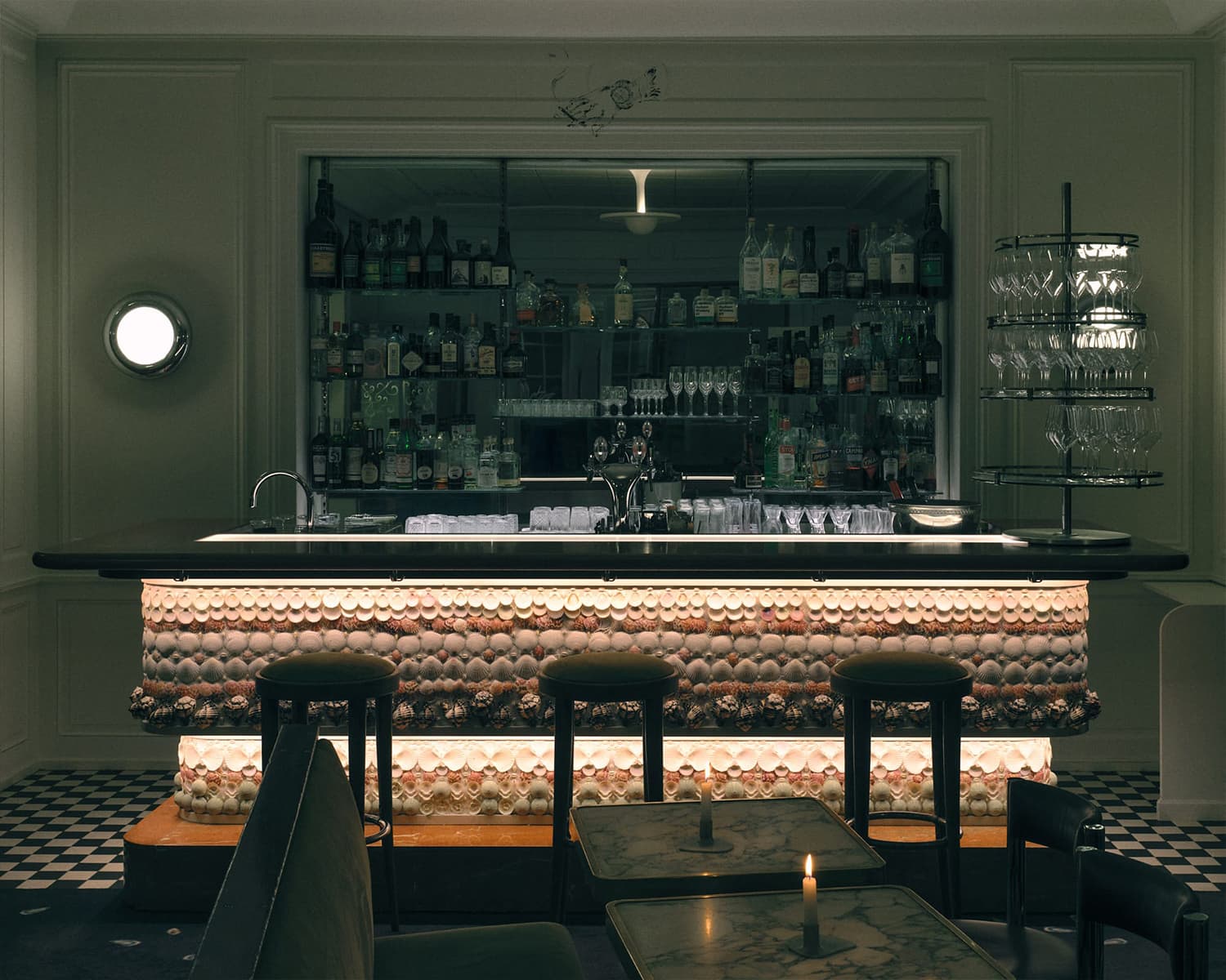 Торжественный интерьер исторического ресторана в Женеве — проект YKRA Architects