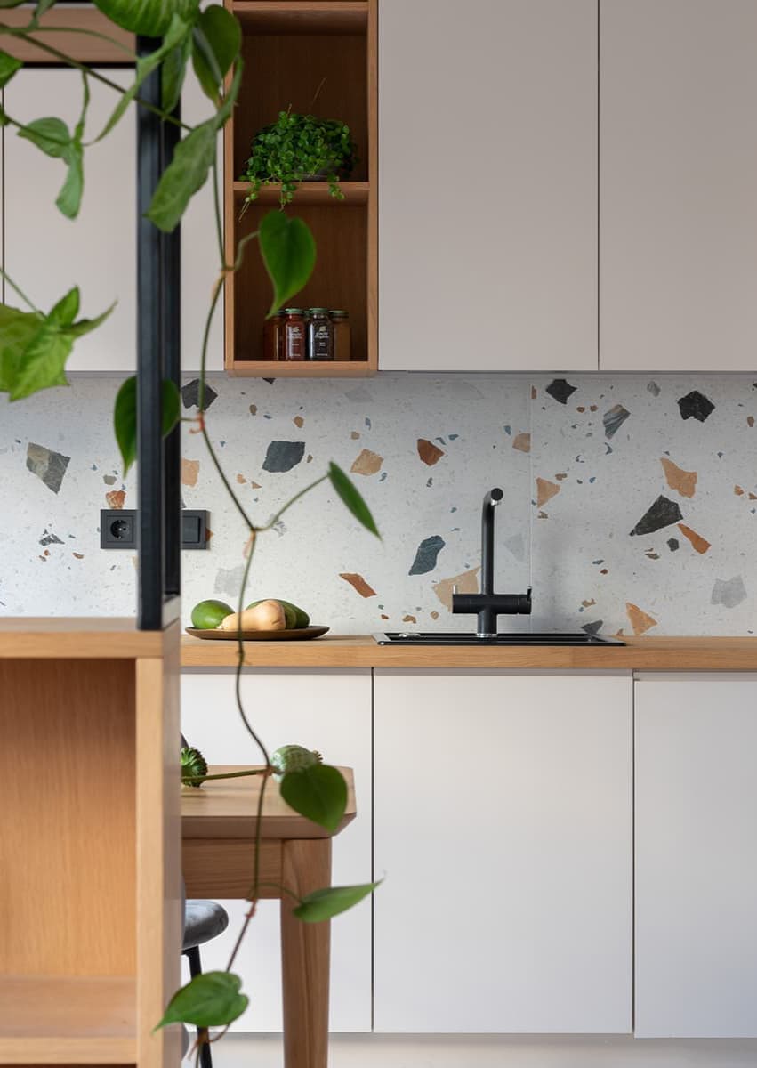 Интерьеры квартир с эффектной плиткой терраццо