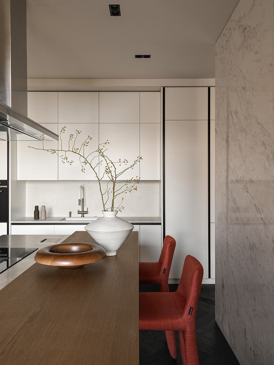 Молодежный интерьер большой квартиры для творческой девушки — проект ART-UGOL