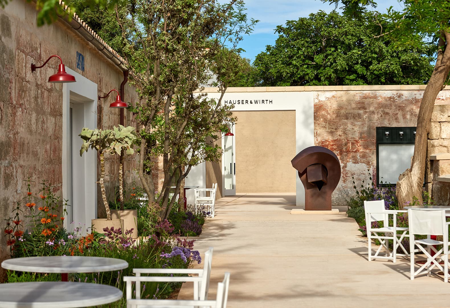 Любовь к искусству в проектах студии Laplace