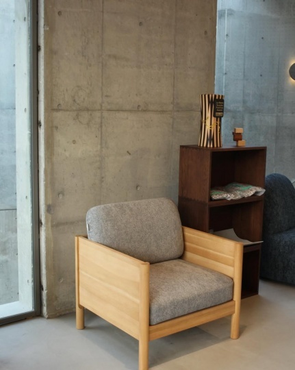 Коллаборация Karimoku New Standard и ASICS