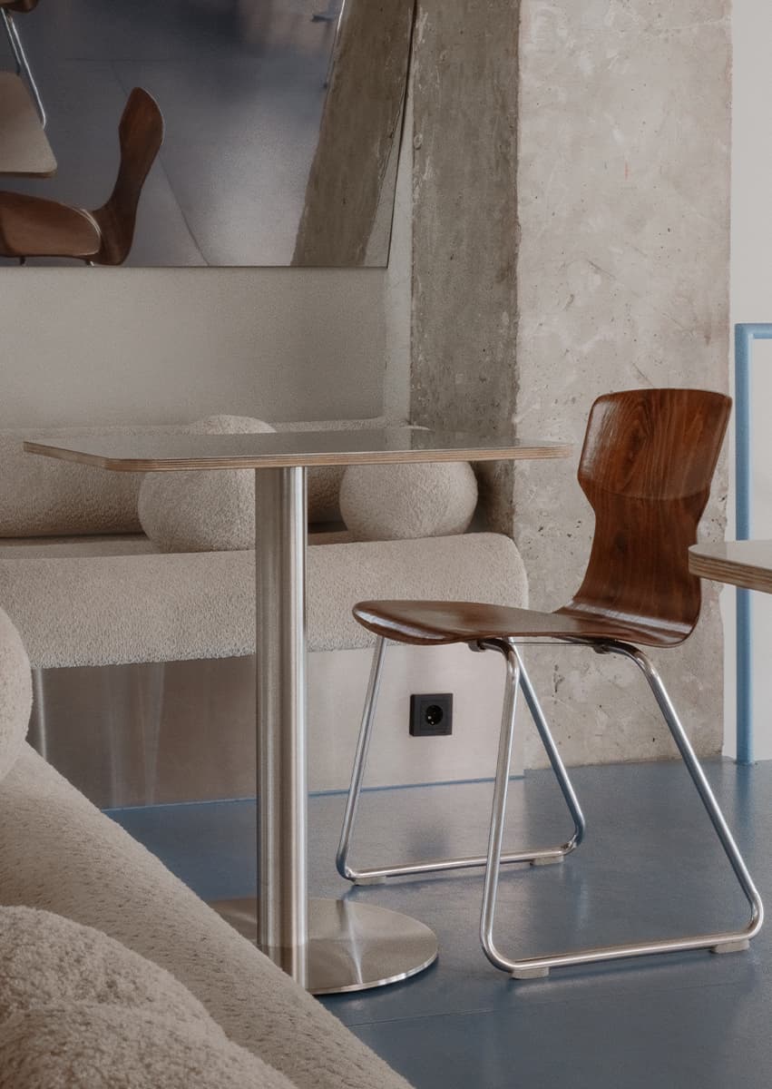 Ностальгический интерьер кофейни с каменным полом — проект дизайн-бюро «Согрет»