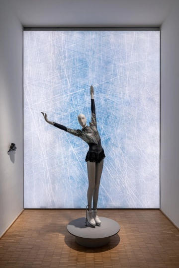 В Музее Триеннале показывают зимние виды спорта через призму дизайна