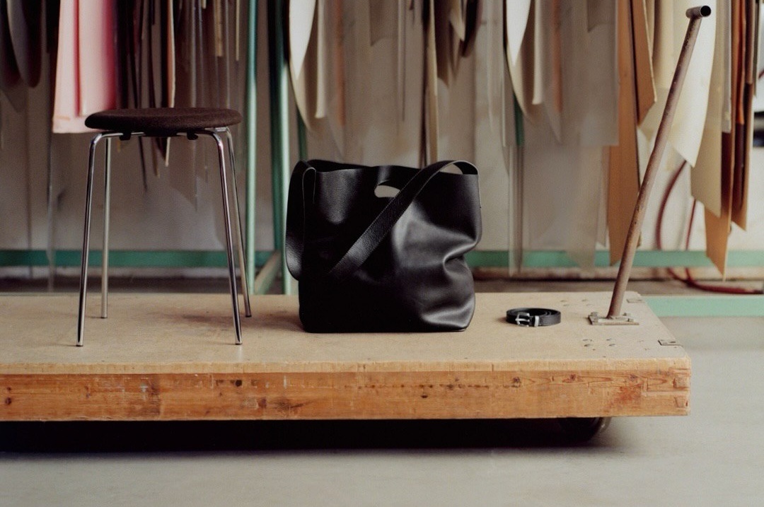 Fritz Hansen представил коллаборацию с брендом одежды Another Aspect Fritz Hansen представил коллаборацию с брендом одежды Another Aspect