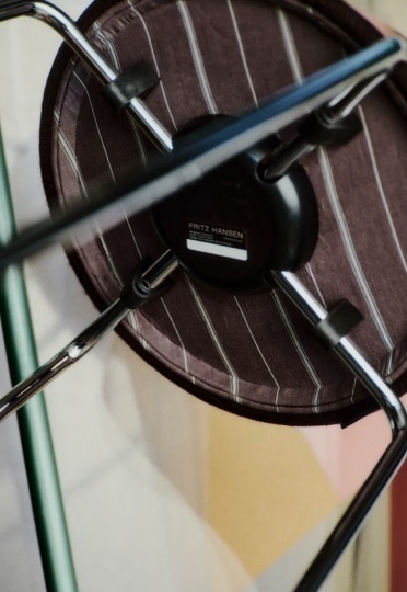 Fritz Hansen представил коллаборацию с брендом одежды Another Aspect