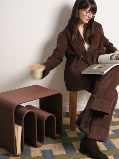 Eburet выпустил свой флагманский табурет в шоколадном оттенке