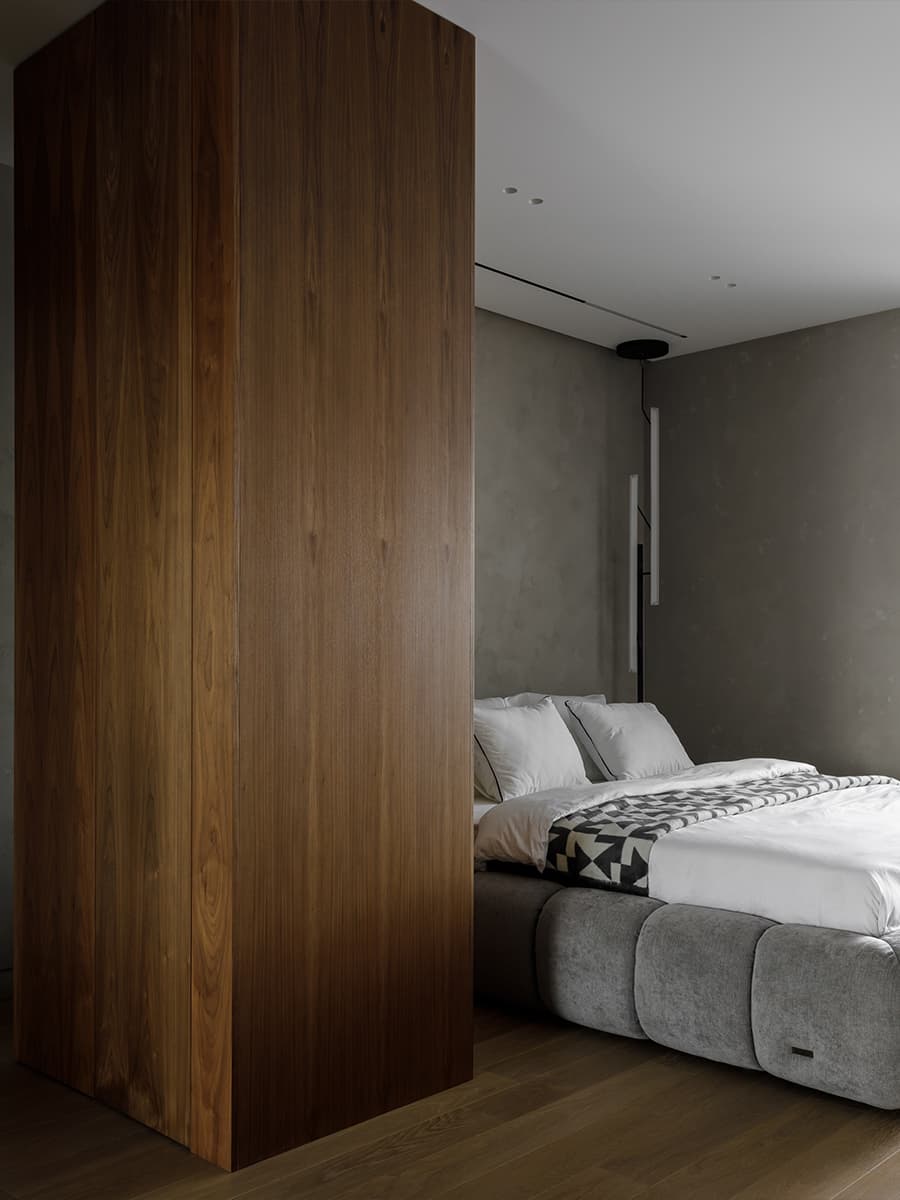 Радиусные объемы и итальянские светильники в интерьере челябинской квартиры — проект Starikova Architects