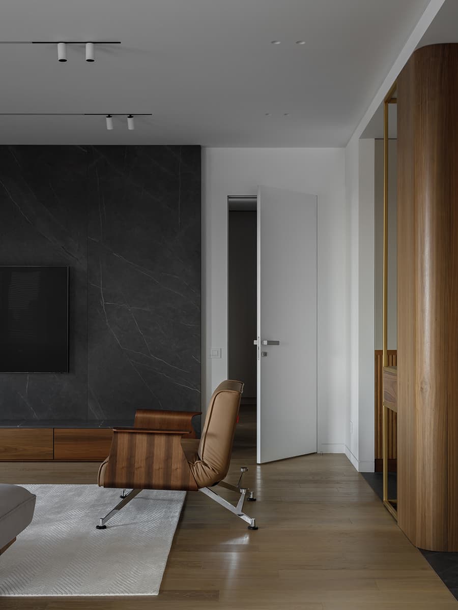 Радиусные объемы и итальянские светильники в интерьере челябинской квартиры — проект Starikova Architects