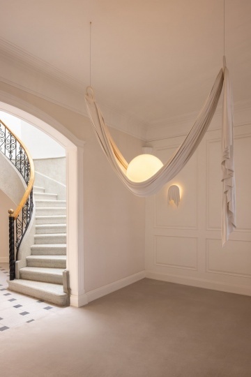 Ли Брум представил инсталляцию в шоуруме Diez Company в Мехико