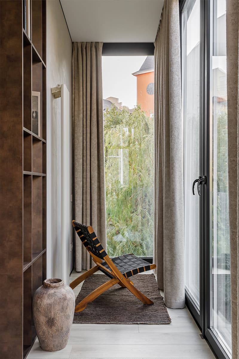 Сдержанный интерьер квартиры с выразительным декором — проект Натальи Чопенко