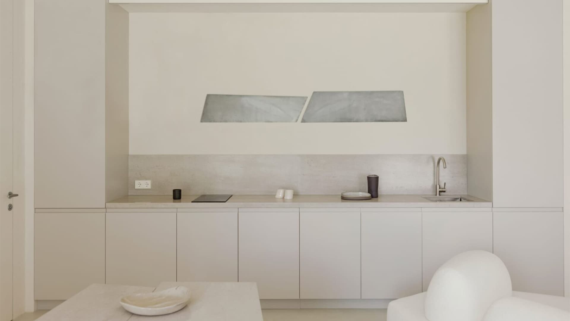 Вопрос: как жить в полностью белом интерьере?