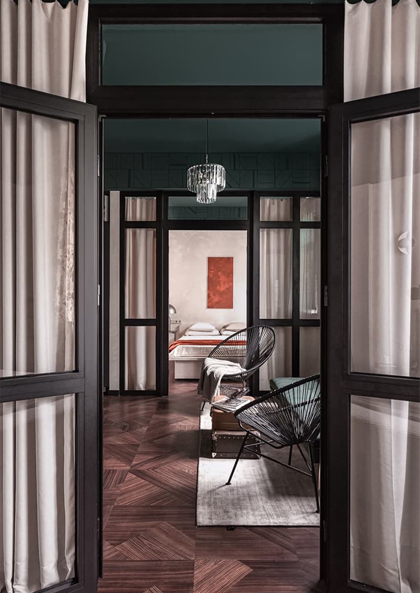 Интерьеры с винтажной мебелью и светом