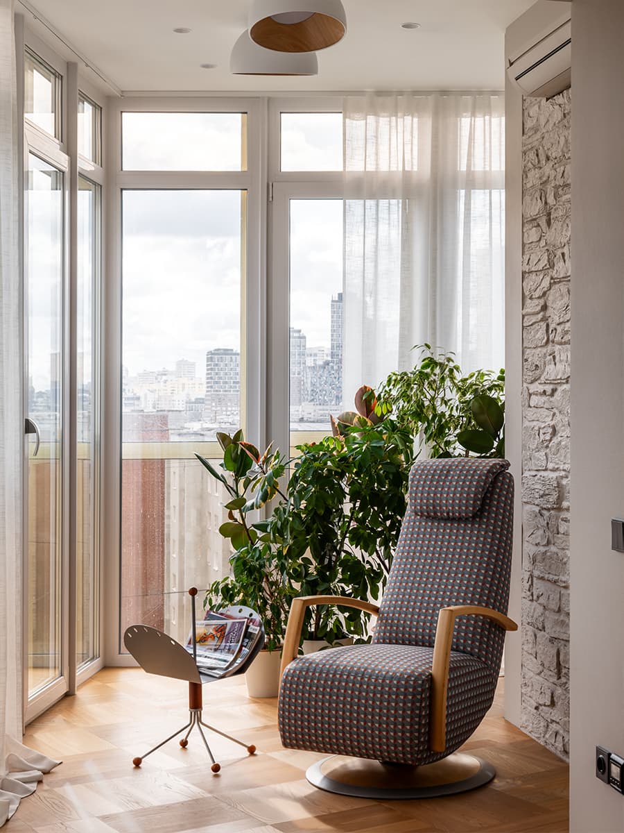 Красочные контрасты и предметы с историей в интерьере для семьи дизайнера — проект Надежды Кривоножко