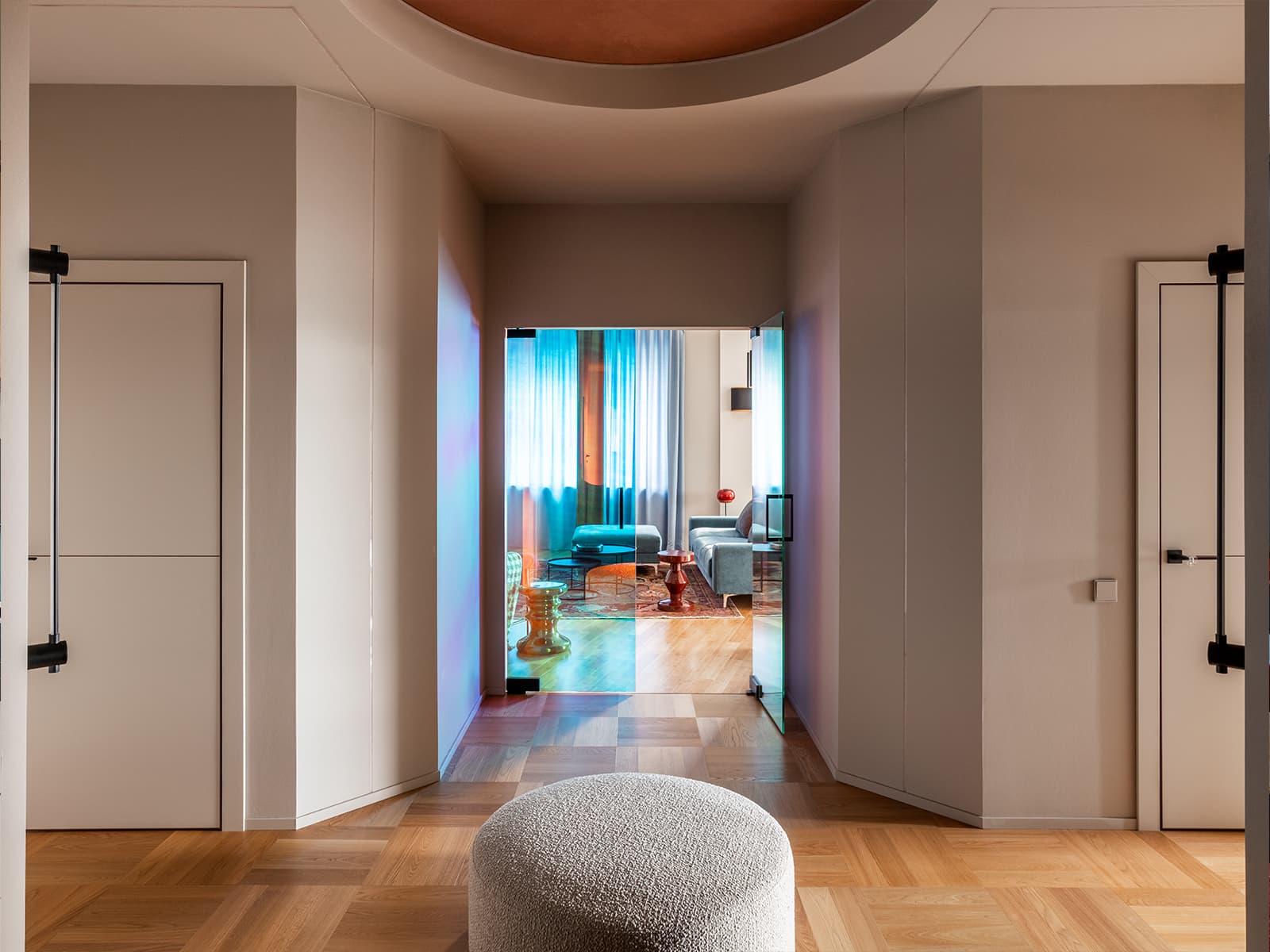 Красочные контрасты и предметы с историей в интерьере для семьи дизайнера — проект Надежды Кривоножко