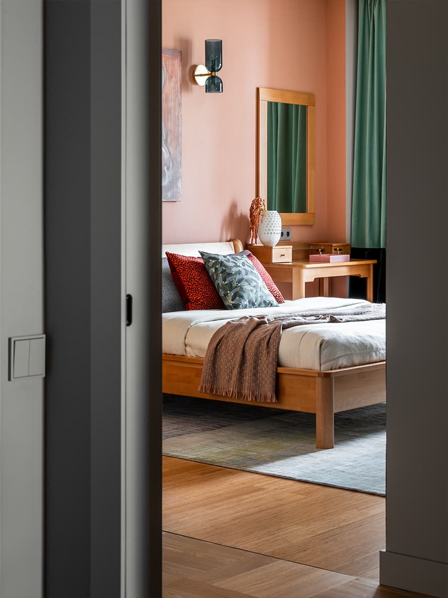 Красочные контрасты и предметы с историей в интерьере для семьи дизайнера — проект Надежды Кривоножко