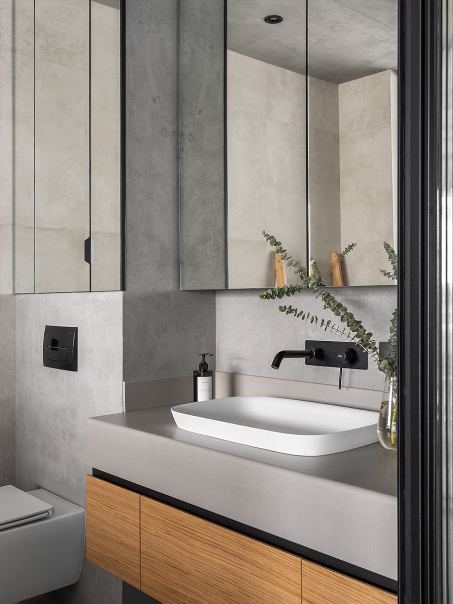 Авторская роспись стен и рифленое стекло в интерьере апартаментов — проект студии дизайна Wellspring