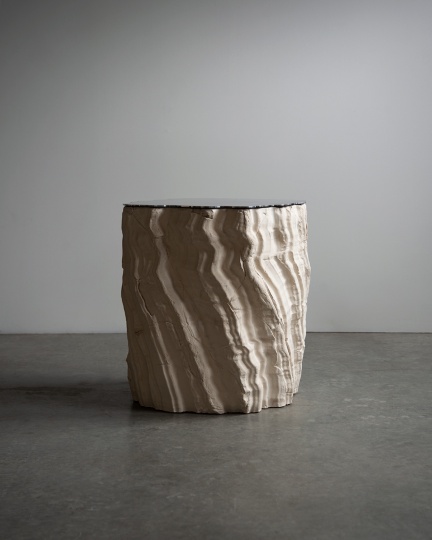 Саймон Джонс представил новые объекты из керамики