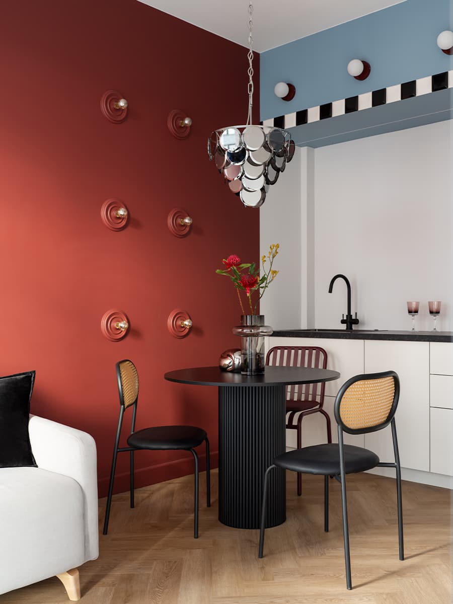 Эклектичный интерьер квартиры с контрастными акцентами — проект Александры Николаевой