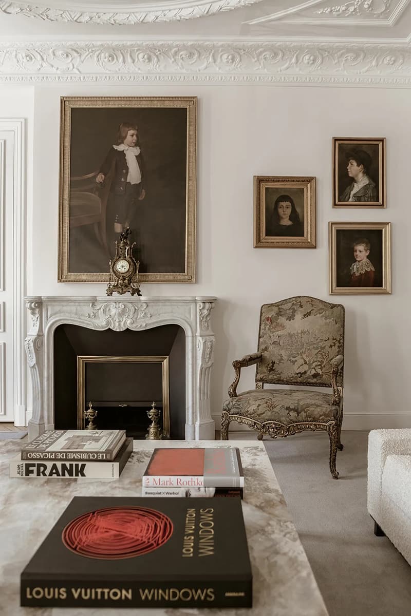 Лепнина и абстрактная живопись в интерьере квартиры османской эпохи — проект Аллена Кирша