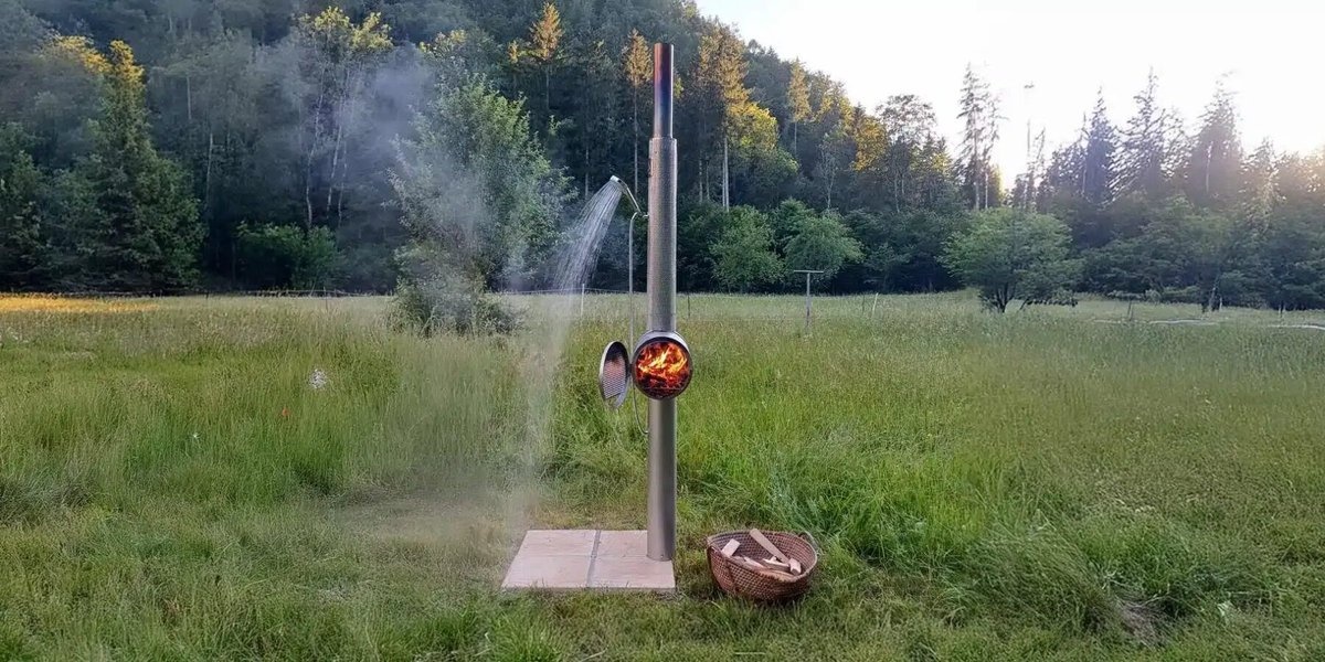 Feuerwasser придумала садовый душ с дровяной печью для нагрева воды Feuerwasser придумала садовый душ с дровяной печью для нагрева воды
