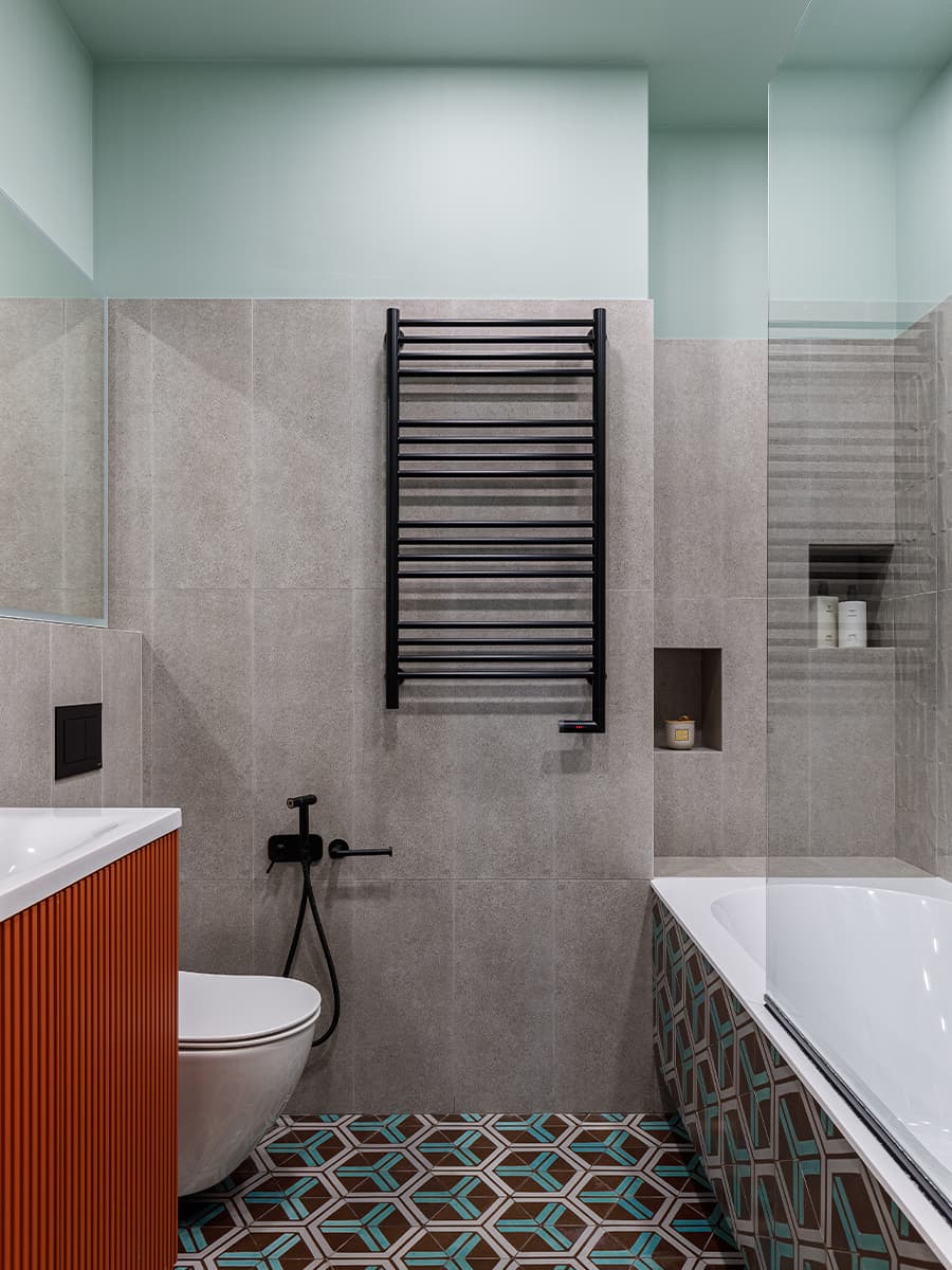 Игра контрастных цветов в интерьере квартиры с видовым кабинетом — проект студии GU Design