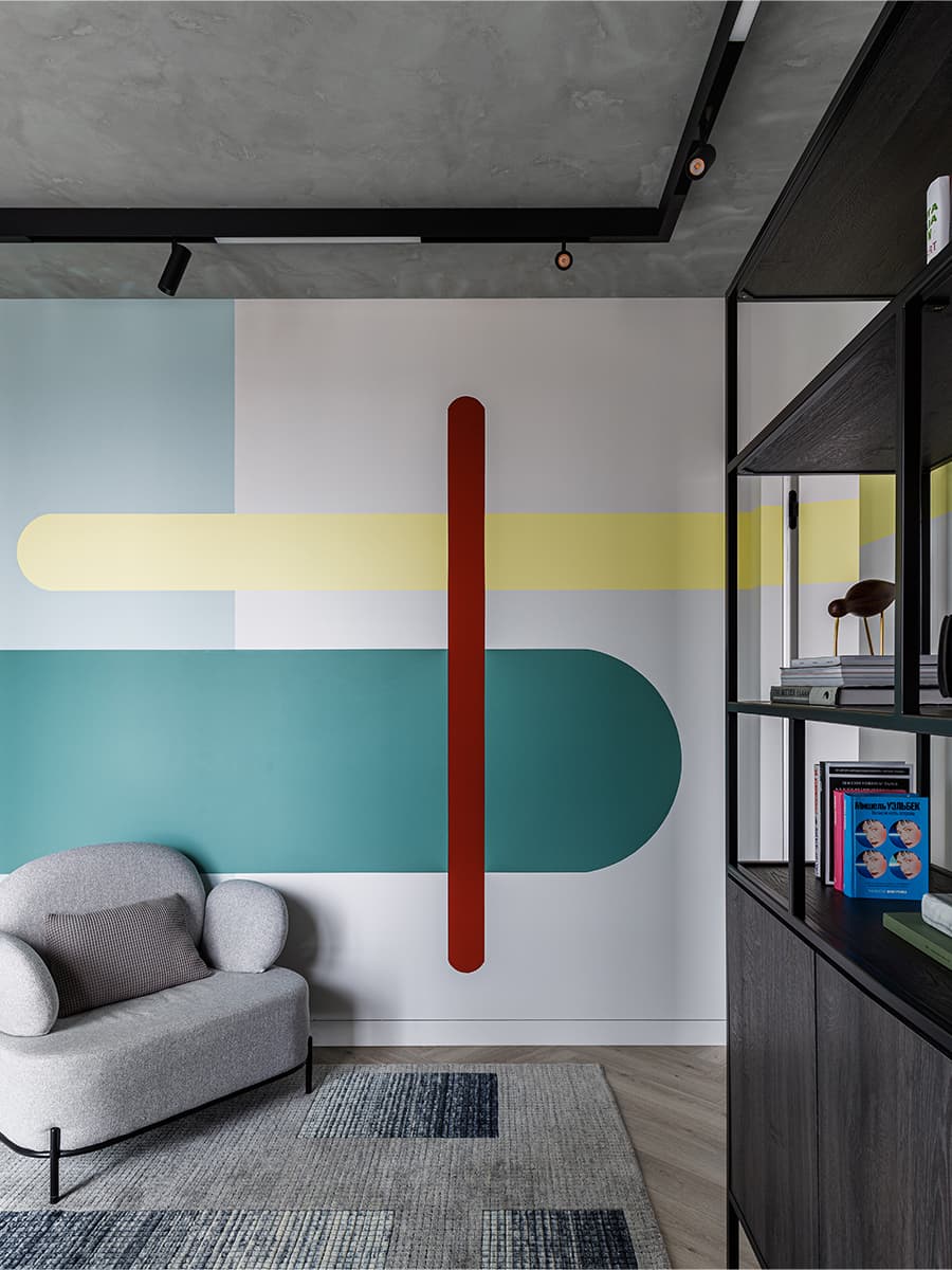 Игра контрастных цветов в интерьере квартиры с видовым кабинетом — проект студии GU Design