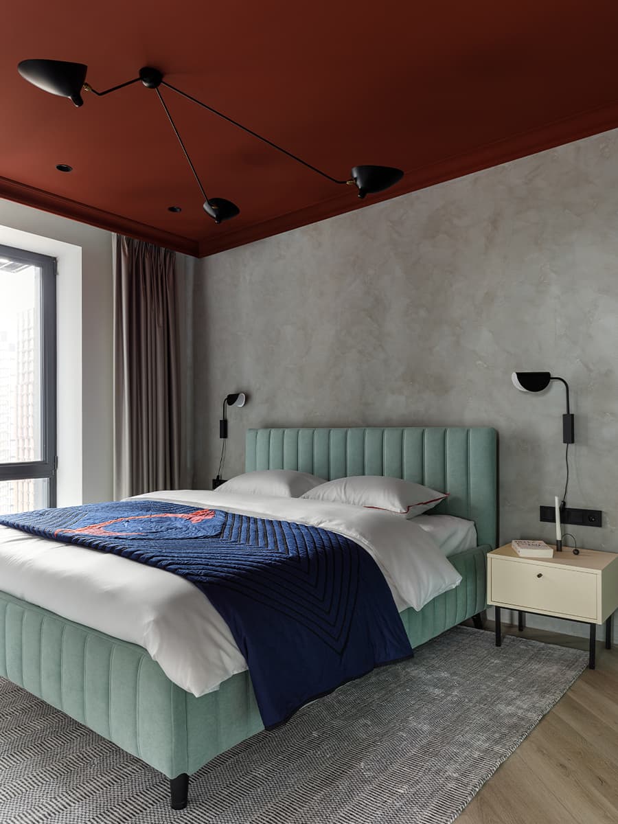 Игра контрастных цветов в интерьере квартиры с видовым кабинетом — проект студии GU Design