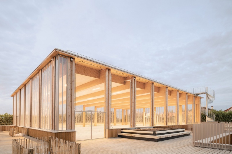 Бюро Le Penhuel & Associés построило школу во Франции из биоматериалов