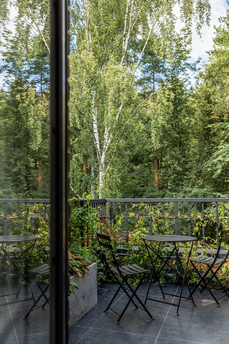 Сдержанный интерьер двухуровневой квартиры в Подмосковье — проект Ярослава Жука