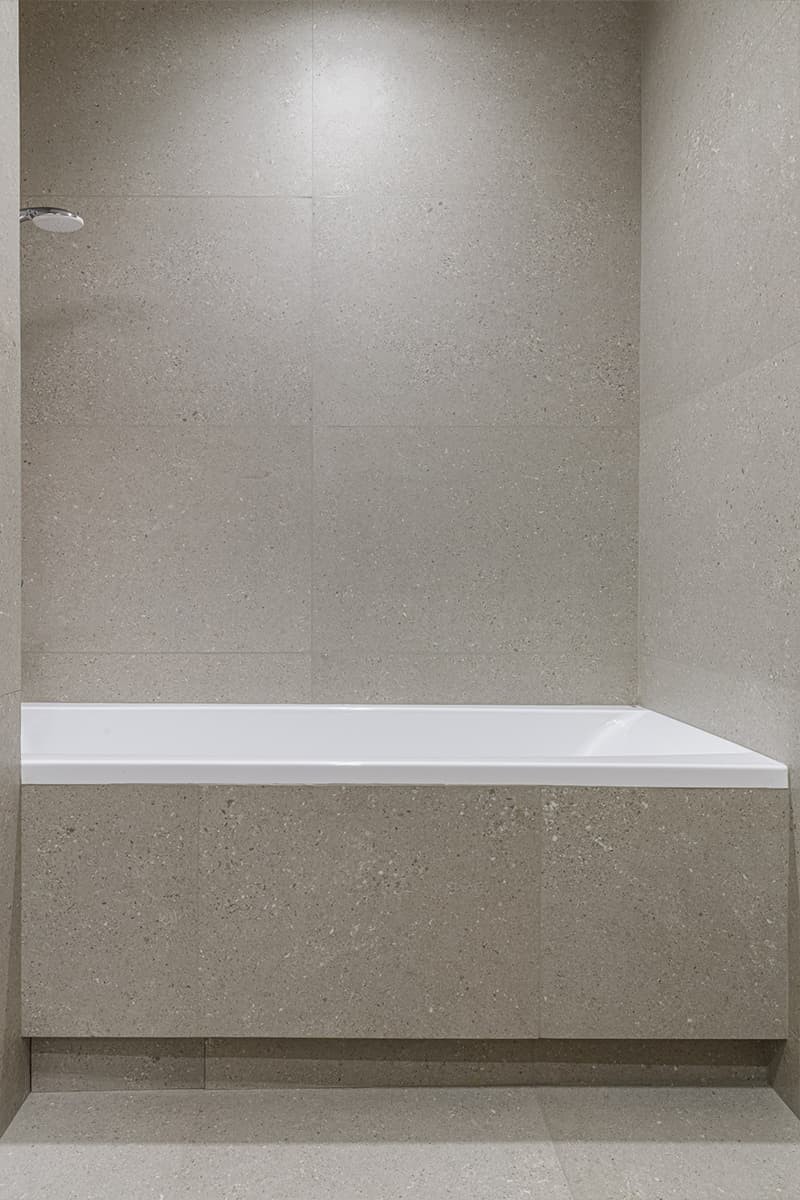 Красочные акценты в интерьере дома в Алматы — проект Илоны Курбановой