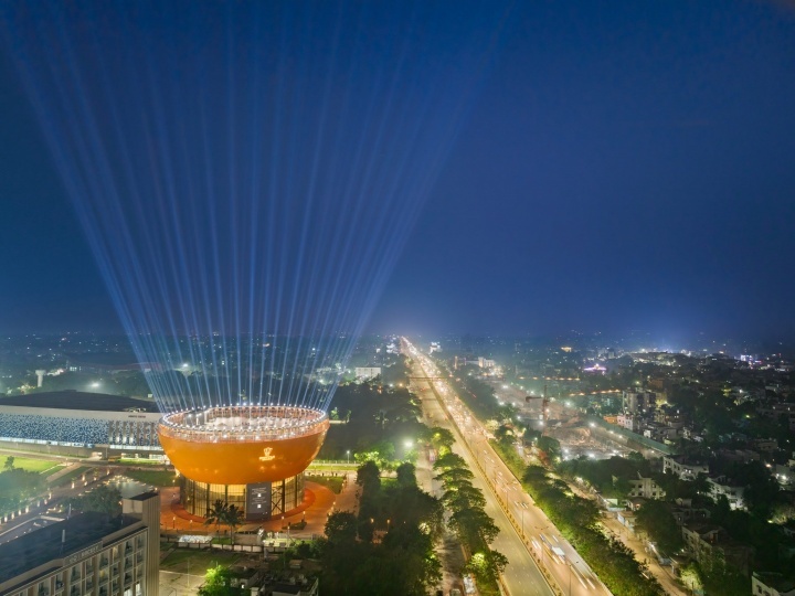 Студия Archohm построила академию бадминтона в форме волана в Индии