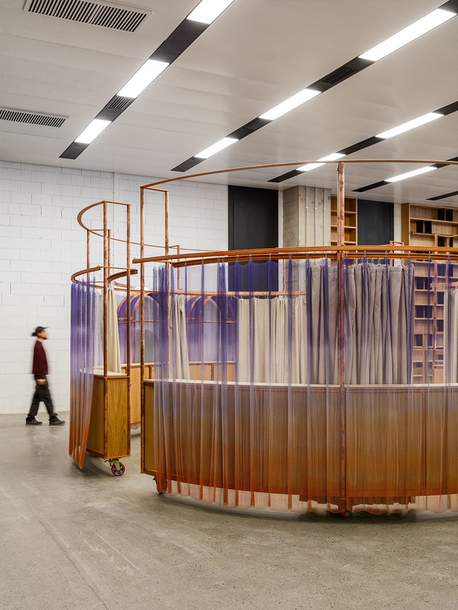 Фантазийный интерьер игрового центра в музее «ЗИЛАРТ» — проект архитектурного бюро UTRO