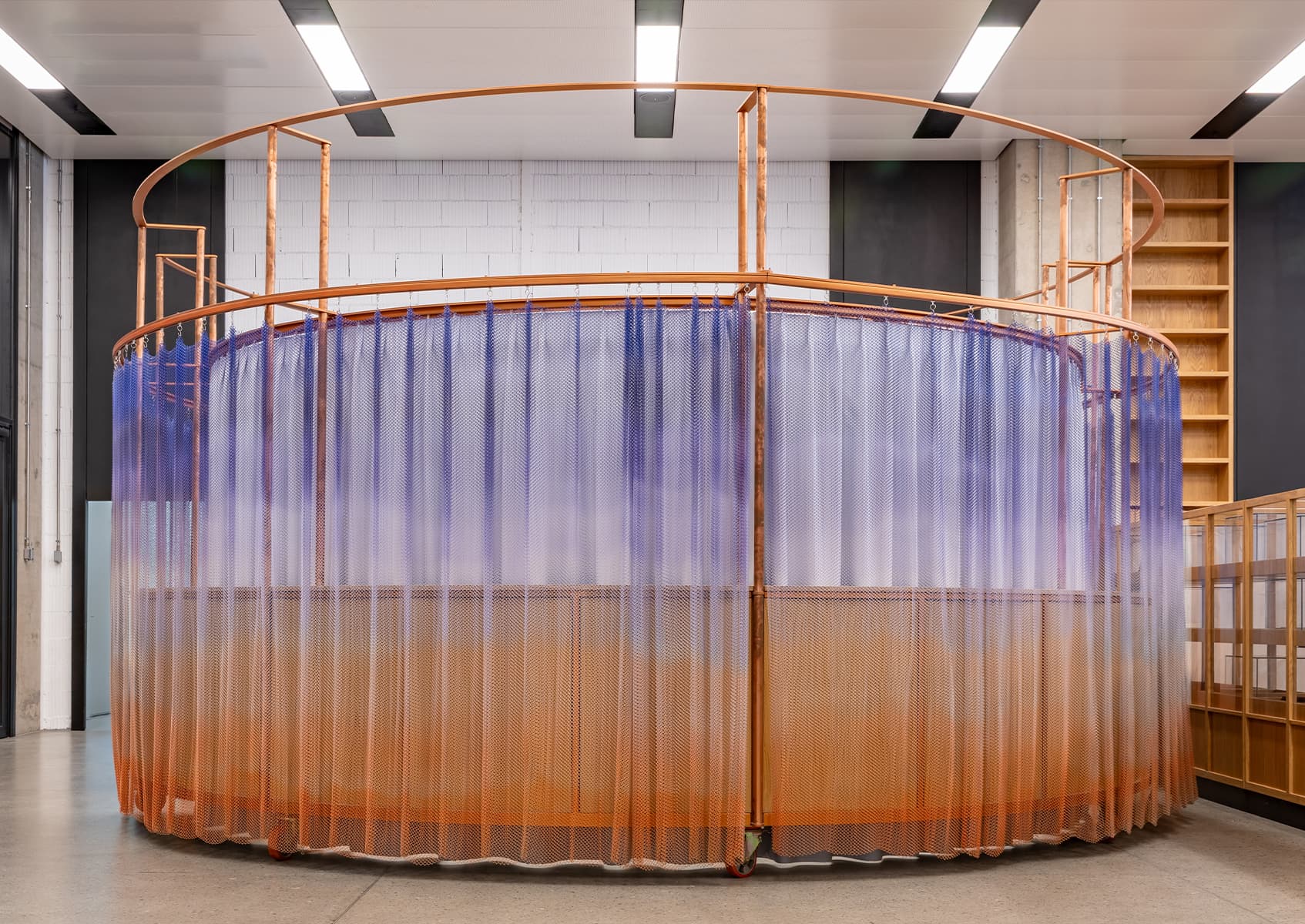 Фантазийный интерьер игрового центра в музее «ЗИЛАРТ» — проект архитектурного бюро UTRO