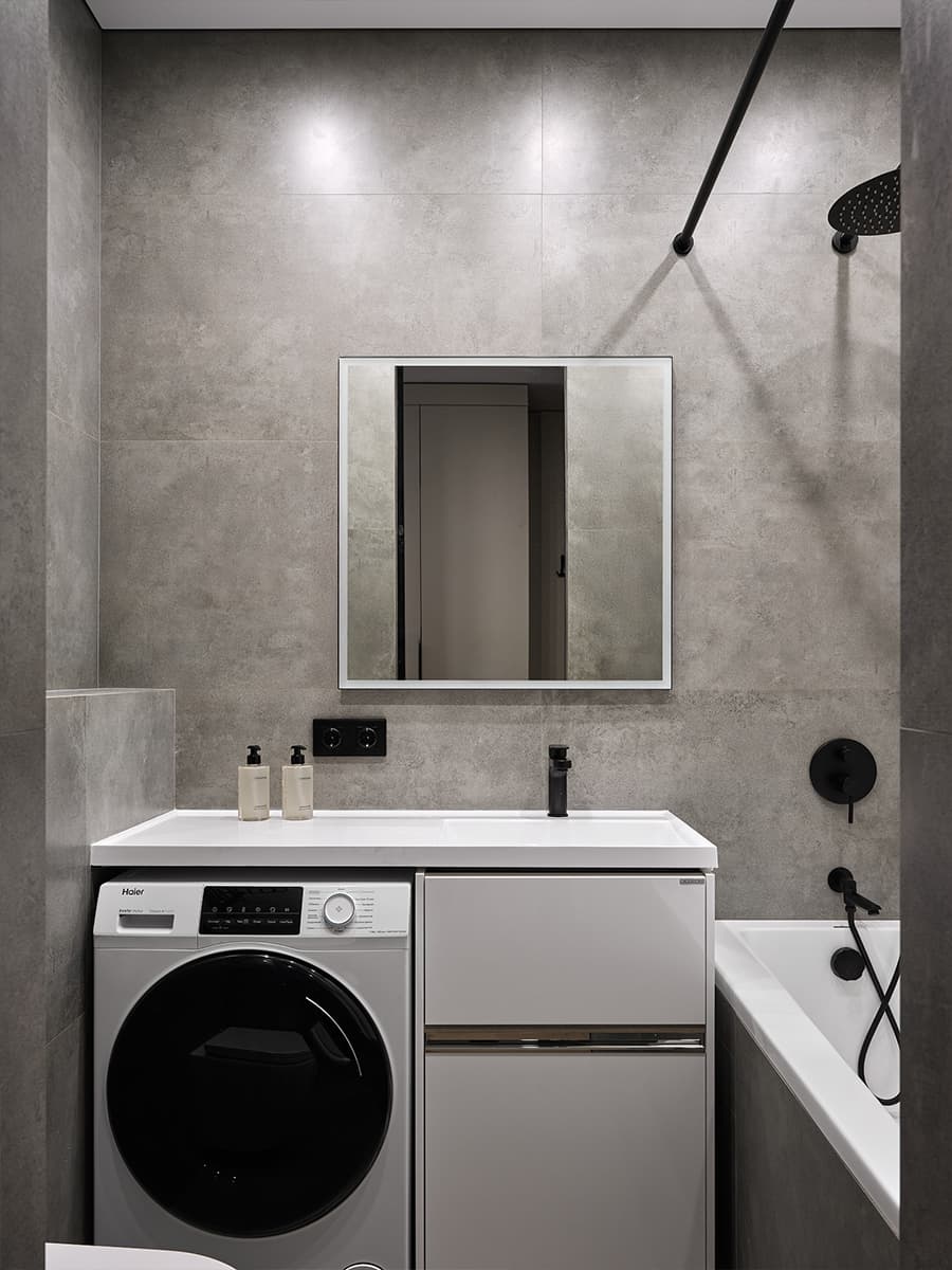 Золотистая перегородка со smart-стеклом в бутиковом интерьере квартиры — проект Ларисы Ермоленко