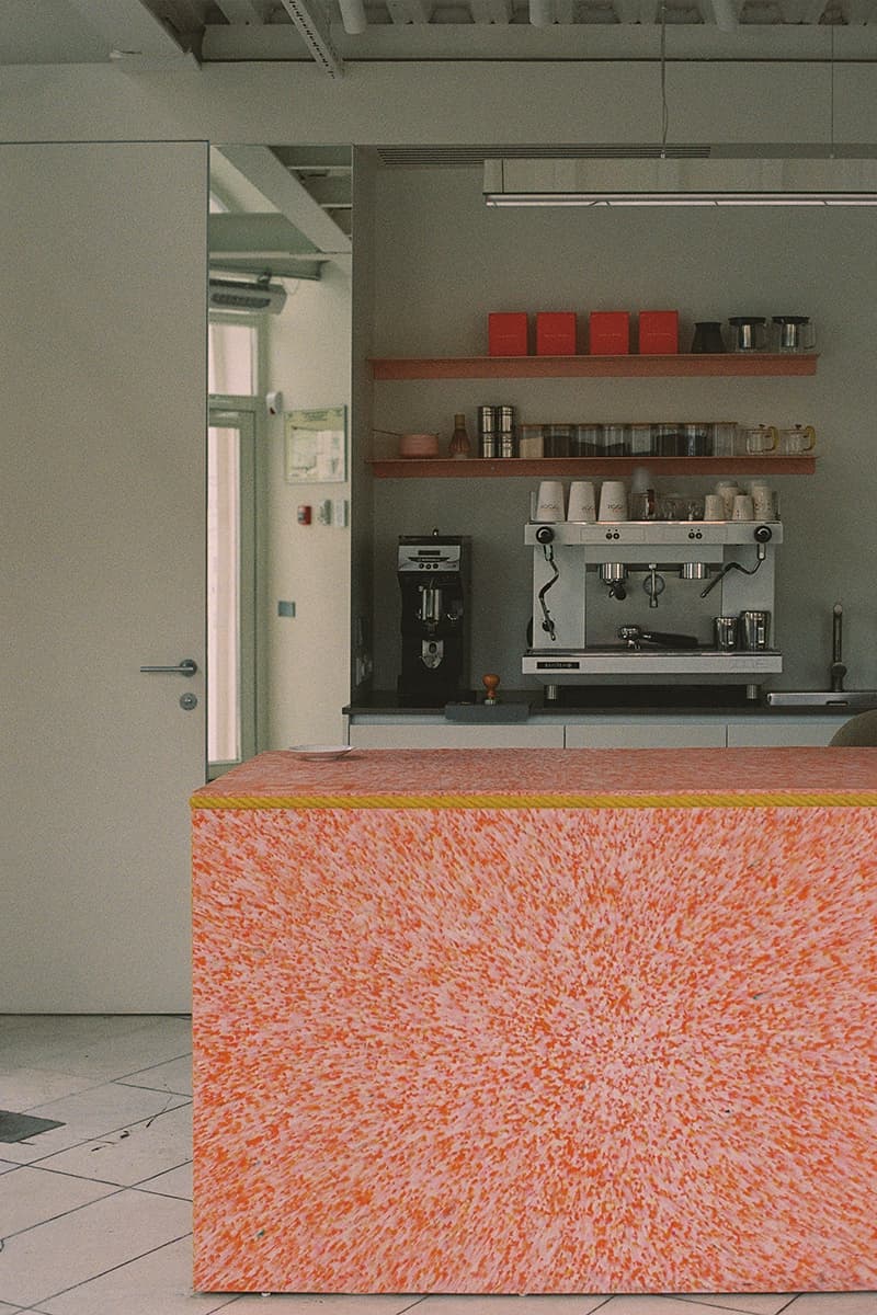 Винтаж и необработанные фактуры в интерьере салона красоты — проект Lebedeva project