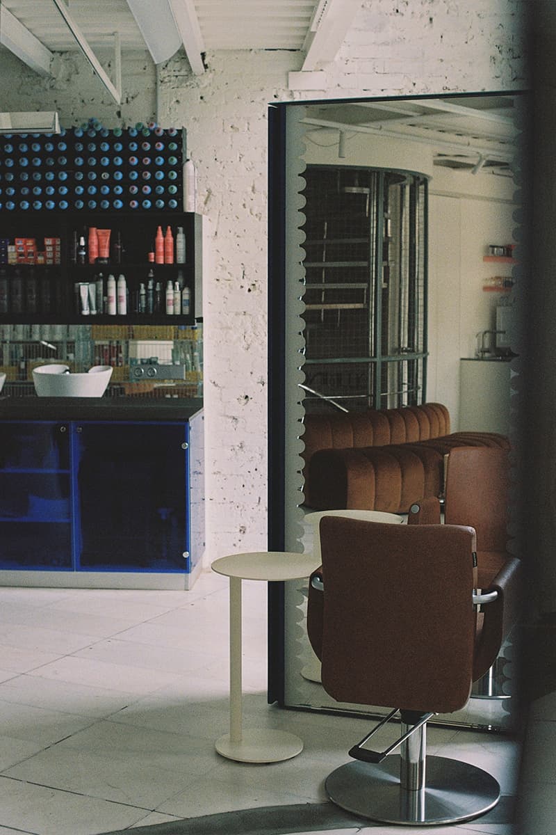Винтаж и необработанные фактуры в интерьере салона красоты — проект Lebedeva project