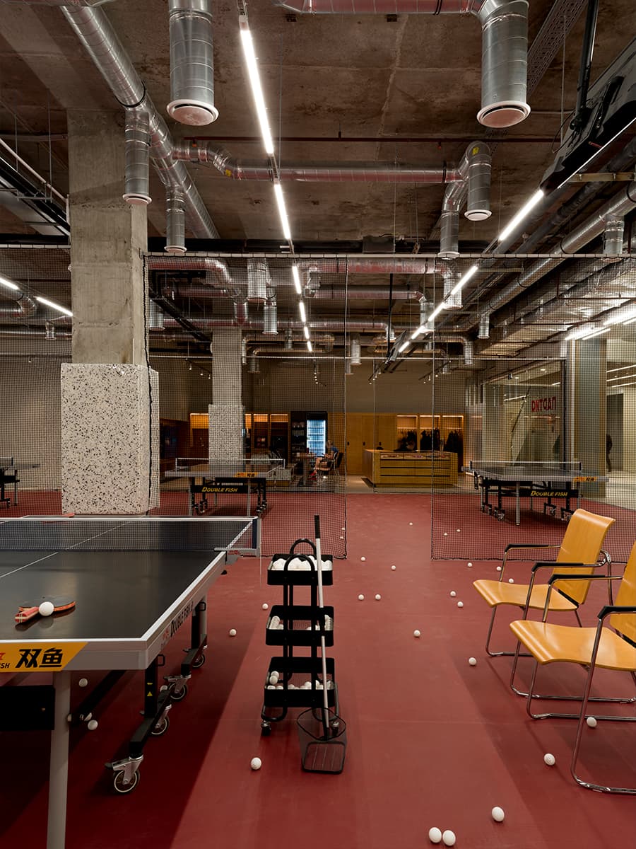 Выразительный интерьер московского клуба настольного тенниса — проект roomdesignburo