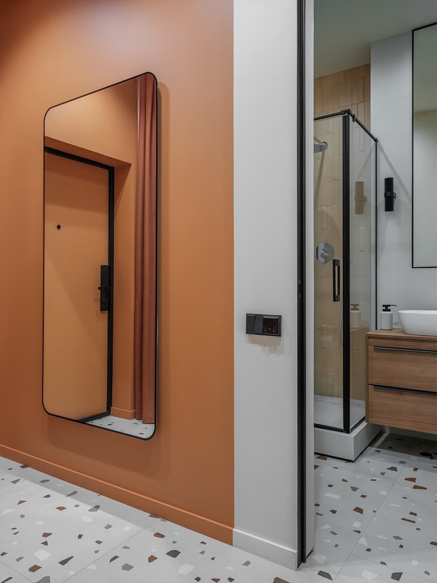 Плитка терраццо и авторские картины в интерьере для творческой семьи — проект Артема Тулупова