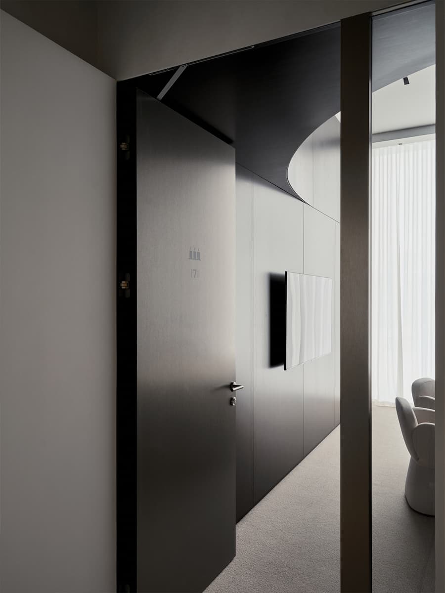 Элегантный интерьер «дома продаж» московского девелопера — проект KEMELIN PARTNERS