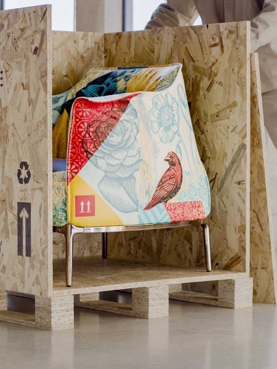 Художник Шепард Фейри переосмыслил кресло Archibald для ​Poltrona Frau