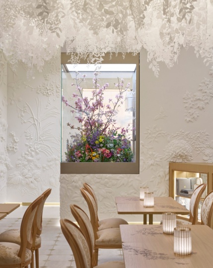 Фасад нового концепт-стора Dior в Токио отсылает к бамбуковым лесам