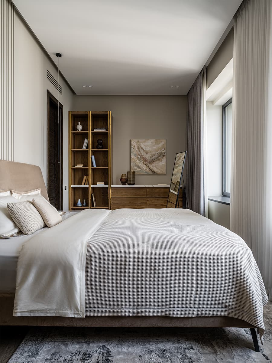 Дерево и авторская мебель в квартире для семьи спортсмена — проект Юлии Беляевой и Юлии Галкиной