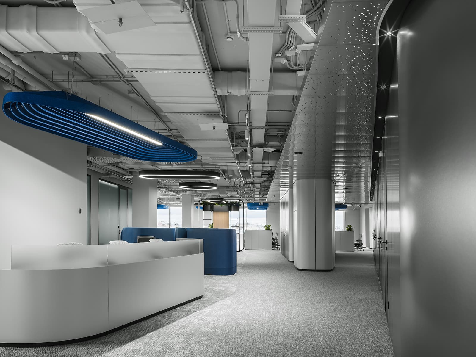 Образ ядра галактики в интерьере технологичного офиса — проект IND Studio