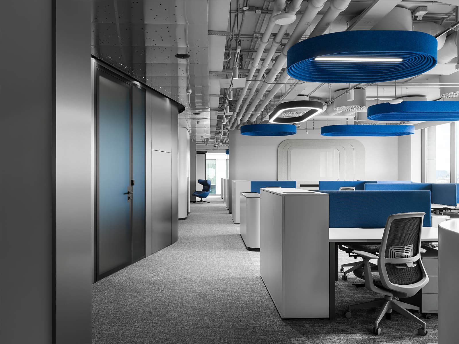 Образ ядра галактики в интерьере технологичного офиса — проект IND Studio