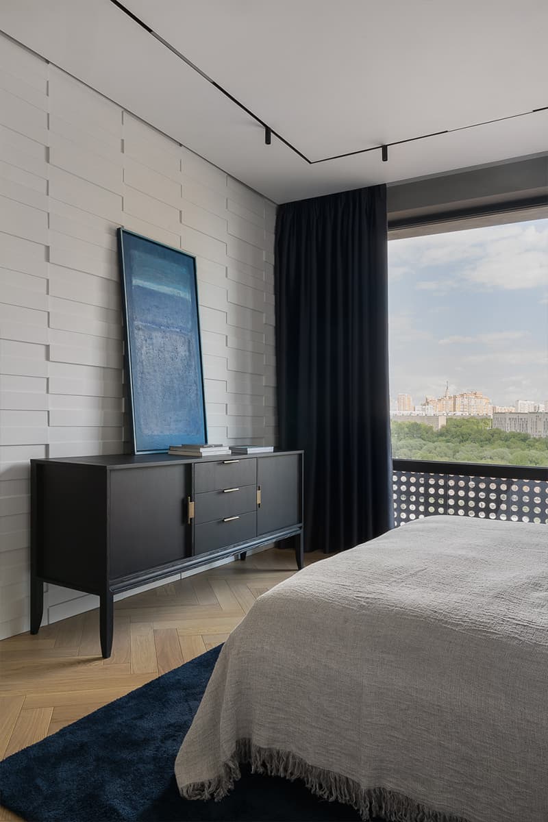 Акцентная кирпичная стена в интерьере «галерейной» квартиры — проект Дины Вафиной