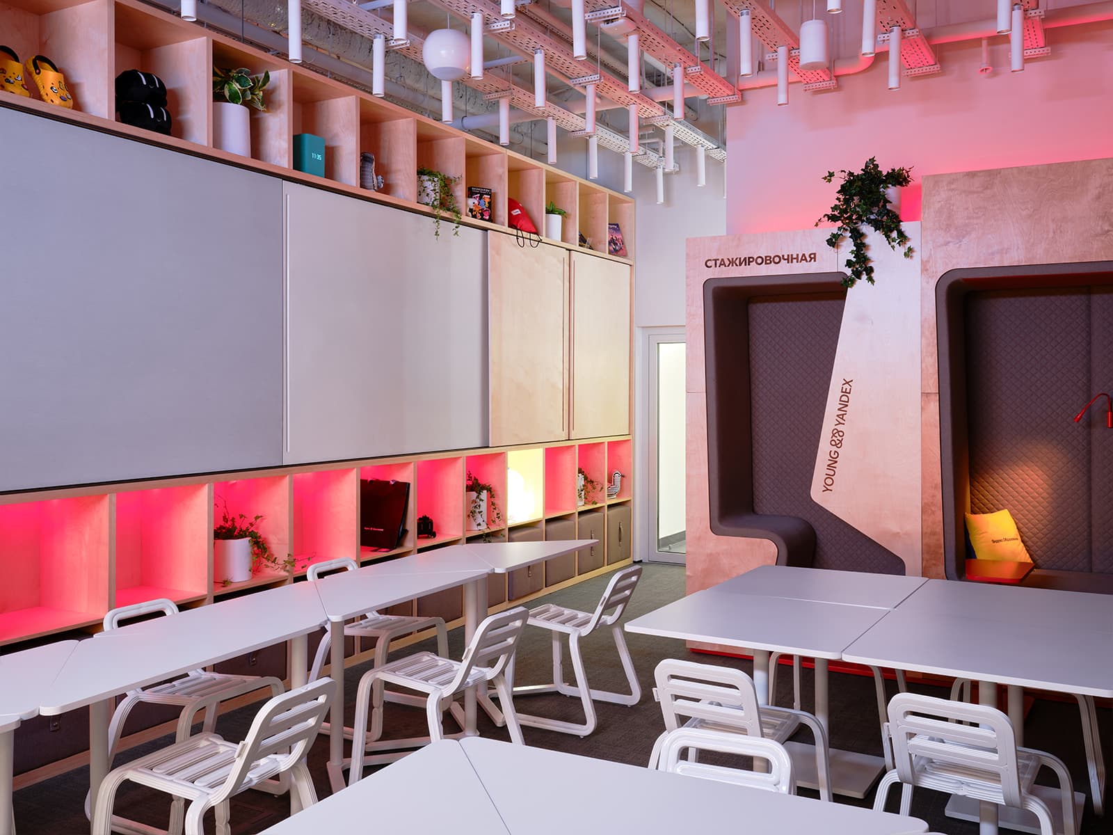 Гибкий интерьер учебной аудитории в российском вузе — проект nefa architects