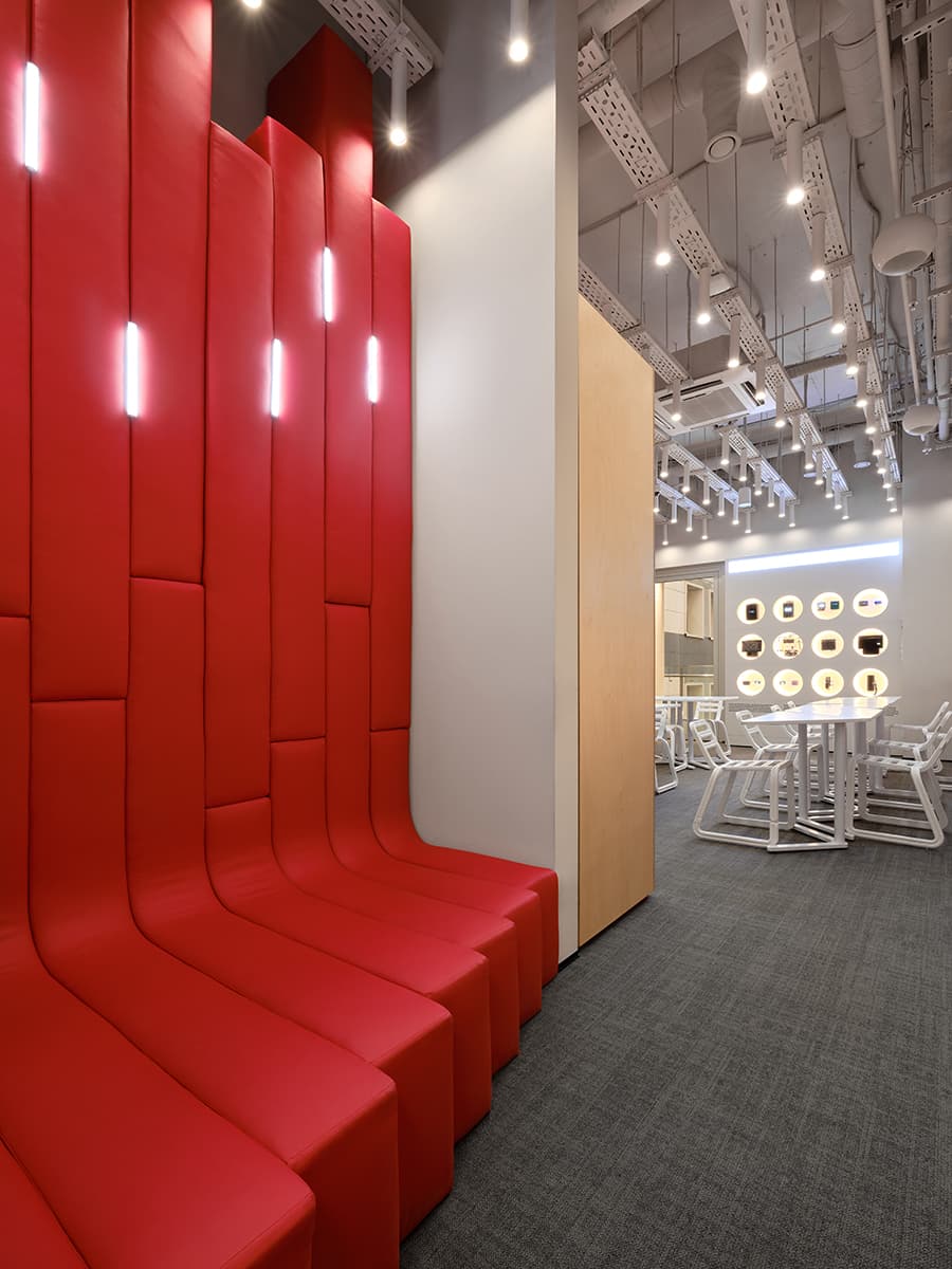 Гибкий интерьер учебной аудитории в российском вузе — проект nefa architects