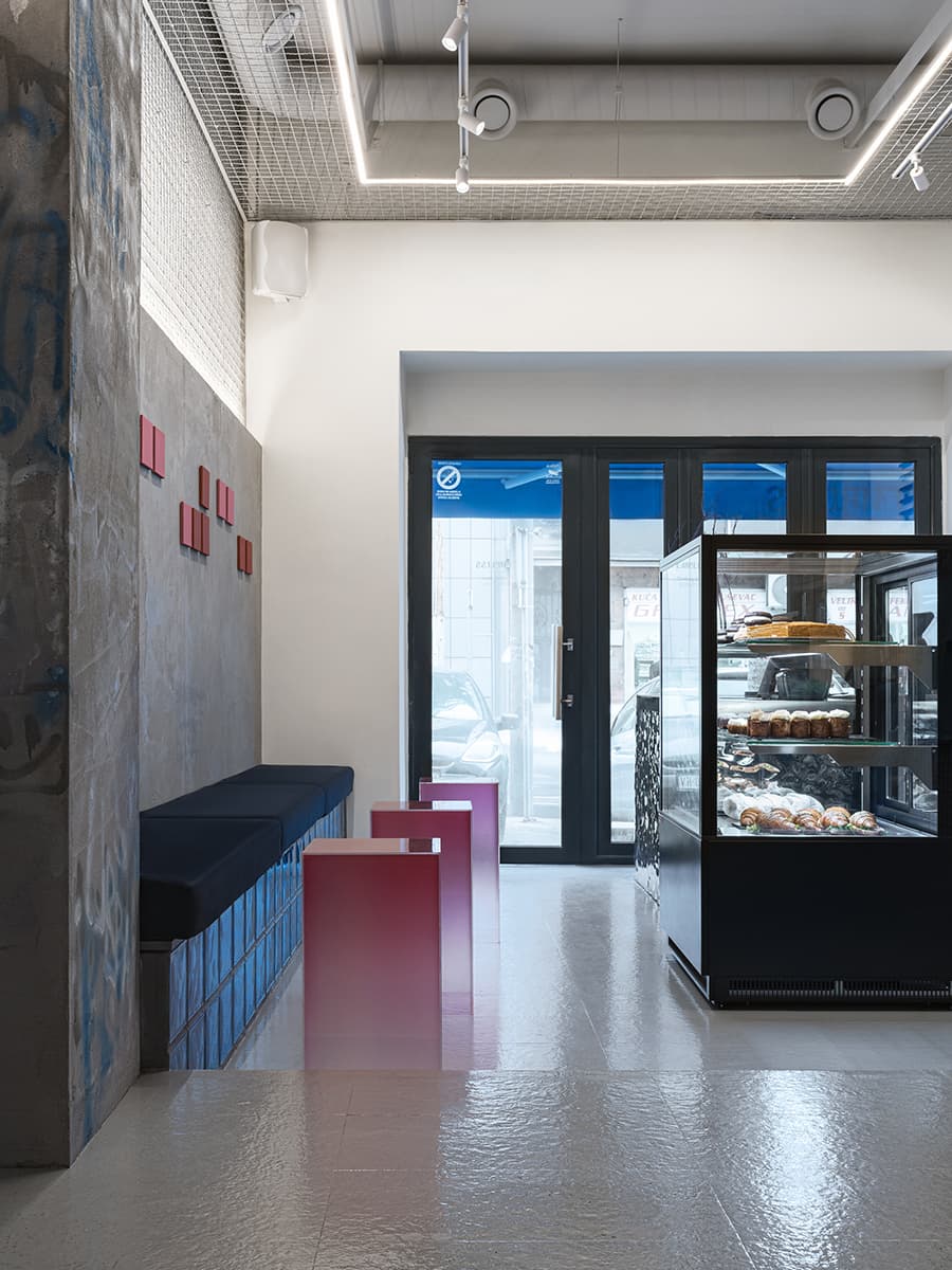 Красочный интерьер кофейни в Белграде — проект Ольги Богаткиной