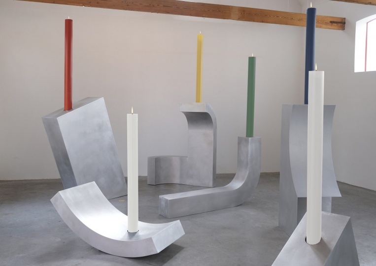 Дуэт Muller Van Severen разработал гигантские подсвечники